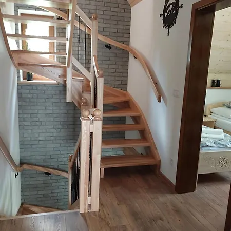 Goscinne Zych - *
